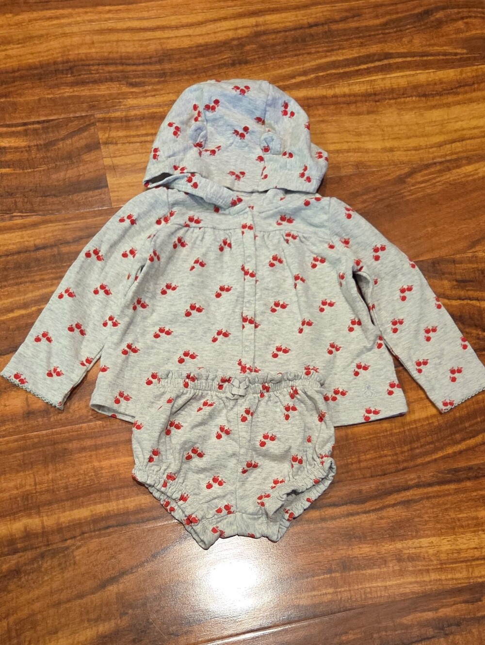 GAP Baby EUC 18-24 Months Gray/Red Apple Print Hooded Top and Bloomers Set